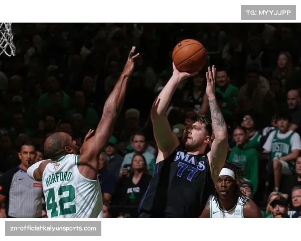 战术复盘:国王如何利用无限换防策略限制东契奇的进攻发起 战术复盘:国王如何利用无限换防策略限制东契奇的进攻发起